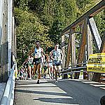 Forno: runners passing on the bridge