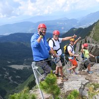 Einweihung des Klettersteigs der Seen  - „Cheese“ der Kletterer vom Klettersteig auf dem Cermis aus

