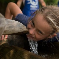 Frisches Wasser vom Fleimstal  - Wie schön, frisches, sauberes Wasser aus Cavalese zu trinken
