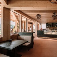 Accogliente e moderno bar del nuovo rifugio Lo Chalet 
