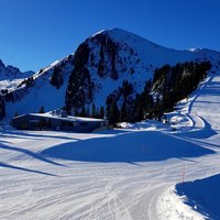 Lo Chalet del Cermis immerso nella magia della neve  - Una vista dello Chalet dalle piste del Cermis 