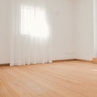 Appartamento Trento  - Particolare del pavimento in Teak di Parkemo, oliato e con finitura personalizzata effetto grezzo.