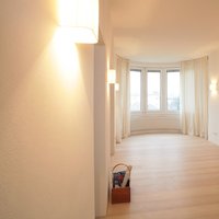 Appartamento Residenziale Bolzano  - Il pavimento in Larice Mod. Magnus, spazzolato oliato bianco di Parkemo è la cornice perfetta per gli spazi destinati allo studio e al relax..