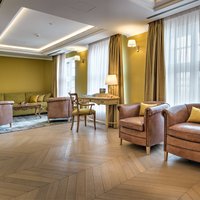 Hotel Relais Le Chevalier - Riga (LV)  - Wood loves Glamour ... ed in questo hotel il glamour è in ogni dove. Arredi sofisticati ed eleganti, tinte morbide e delicate. Il pavimento in Rovere massello della Collezione Retro