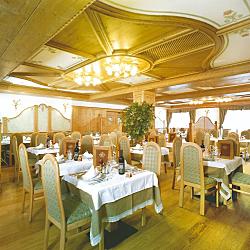 Sala da pranzo e ristorante Hotel Soreghes  - Hotel Grand Chalet Soreghes Campitello di fassa ristorante ed enoteca