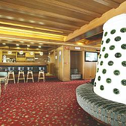 Servizi interni Hotel Grohmann Campitello di Fassa  - Stube storica, bar, salotto, skiroom e spazioso garage